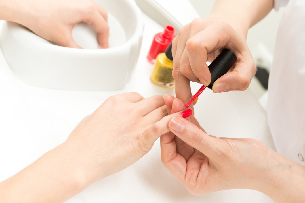 Jak prawidłowo pielęgnować płytkę paznokcia – tajemnice i porady ekspertów